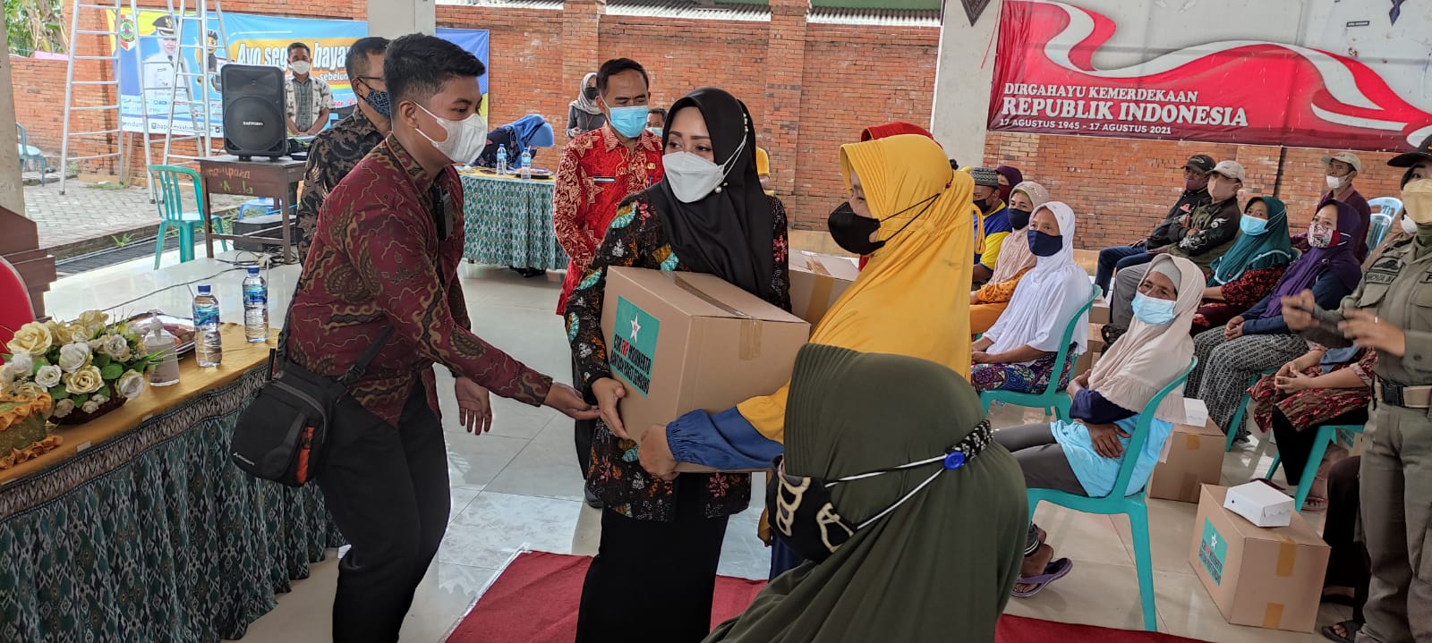 Bantuan Sosial Kepada Pedagang Di Lingkungan Sekolah Yang Terdampak COVID-19
