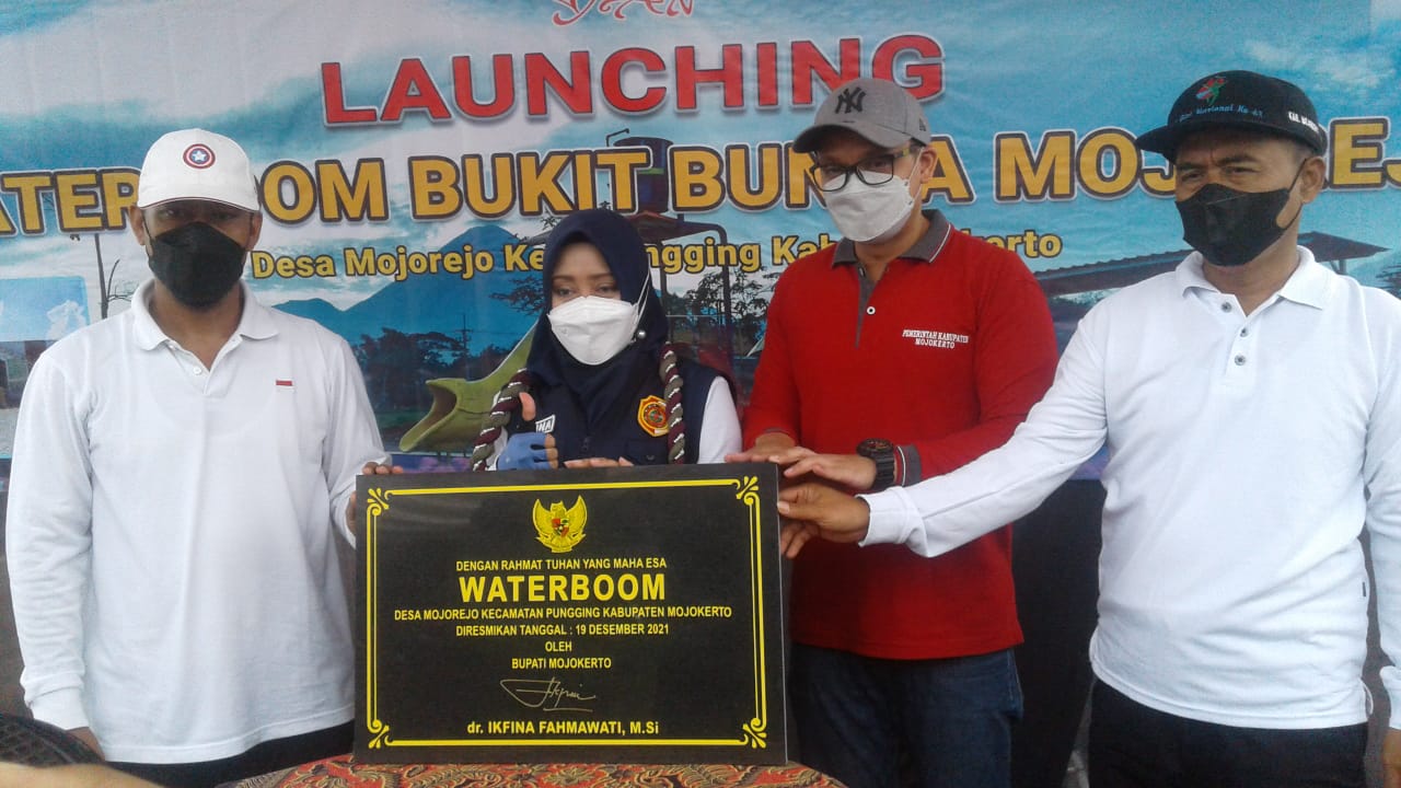 Pelaksanaan Giat Gebyar Senam Bersama Dan Peresmian Water Boom Yang Di Hadiri Oleh Ibu Bupati Mojokerto (Ikfina Fahmawati) Bertempat Di BBM Mojorejo Kec. Pungging Kab. Mojokerto