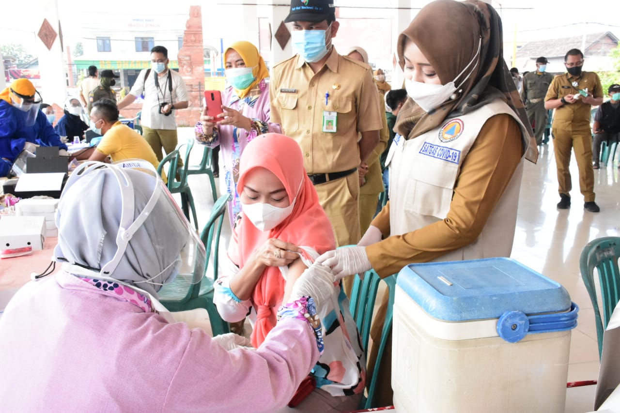 Gubernur Jawa Timur Memantau Pelaksanaan Vaksinasi Dan Sinkronisasi Data Provinsi Dengan Pihak Kabupaten Mojokerto