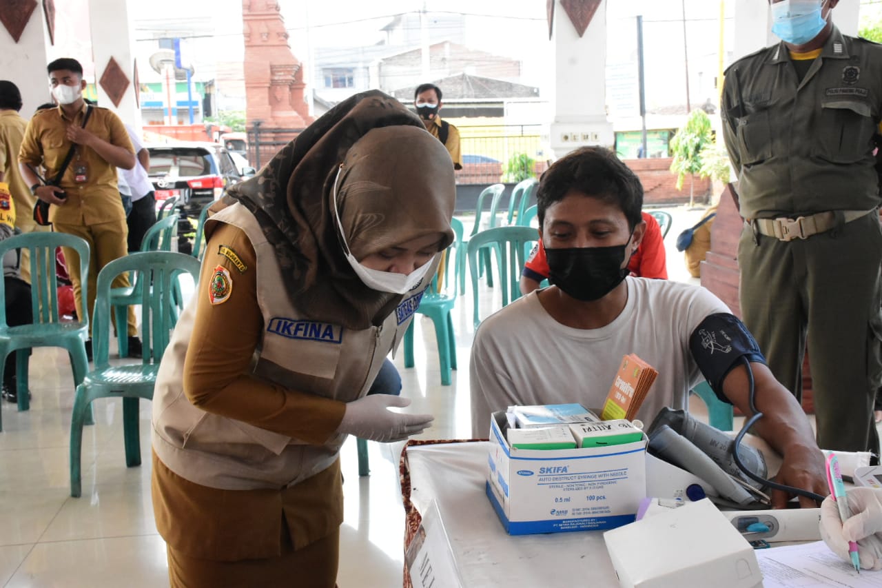 Gubernur Jawa Timur Memantau Pelaksanaan Vaksinasi Dan Sinkronisasi Data Provinsi Dengan Pihak Kabupaten Mojokerto